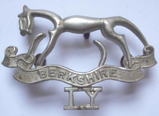 Berkshire Imperial Yeomanry scarce white metal cap badge.
