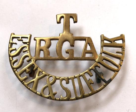 T / RGA / ESSEX & SUFFOLK brass Royal Garrison Artillery shoulder title circa 1908-21