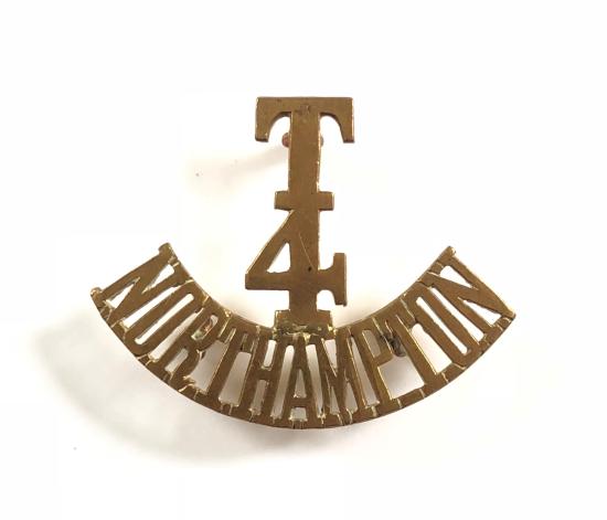 T / 4 / NORTHAMPTON brass shoulder title circa 1908-21.