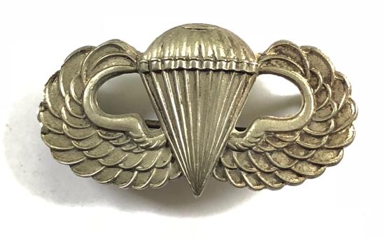 US Army WW2 English made Paratrooper's wing by Ludlow, London.