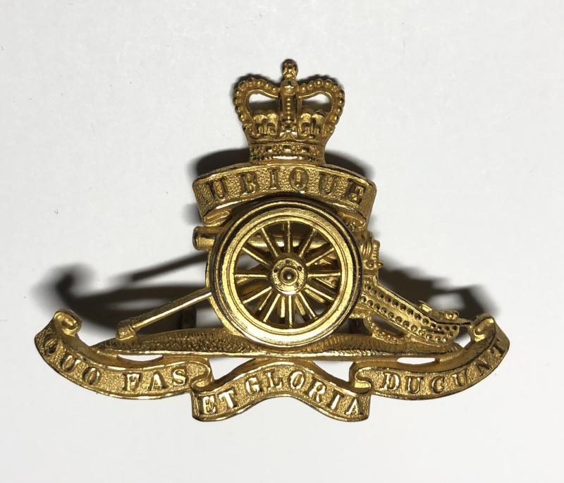 Royal Artillery post 1953 Officer's gilt cap badge by JR Gaunt, London.