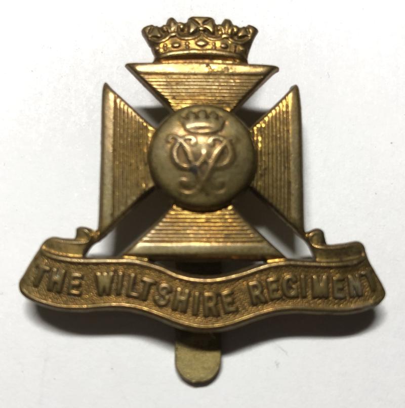 Wiltshire Regiment cap short lived badge circa 1954 by Gaunt, London