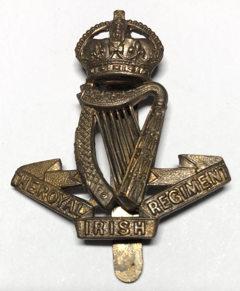 Royal Irish Regiment WW1 cap badge.