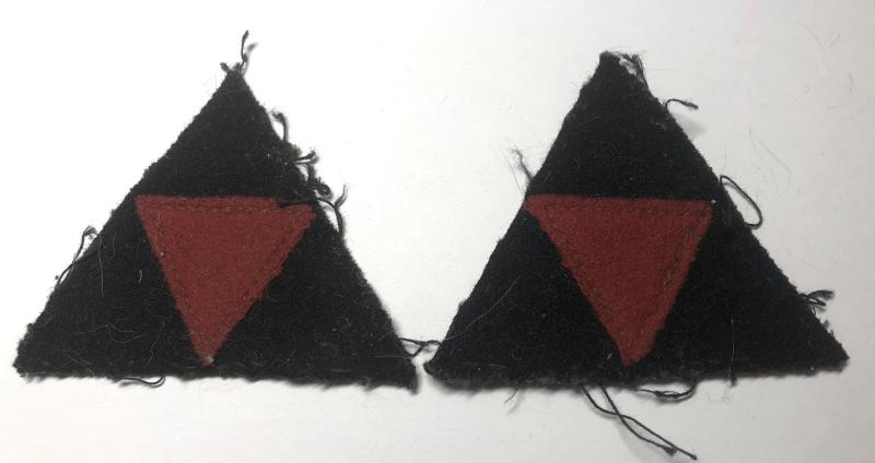 3rd Division pair WW2 formation signs.