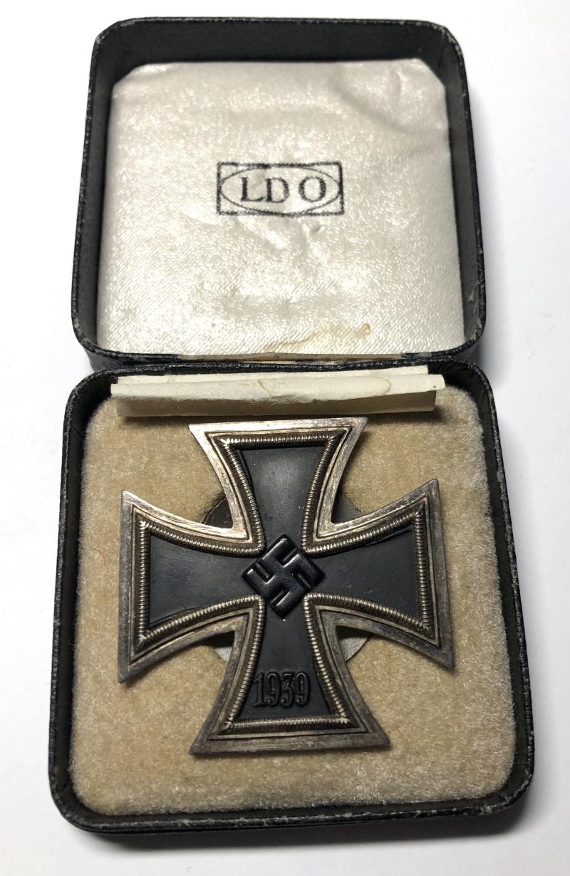 German Third Reich WW2 1939 Iron Cross 1st Class screwback in LDO case