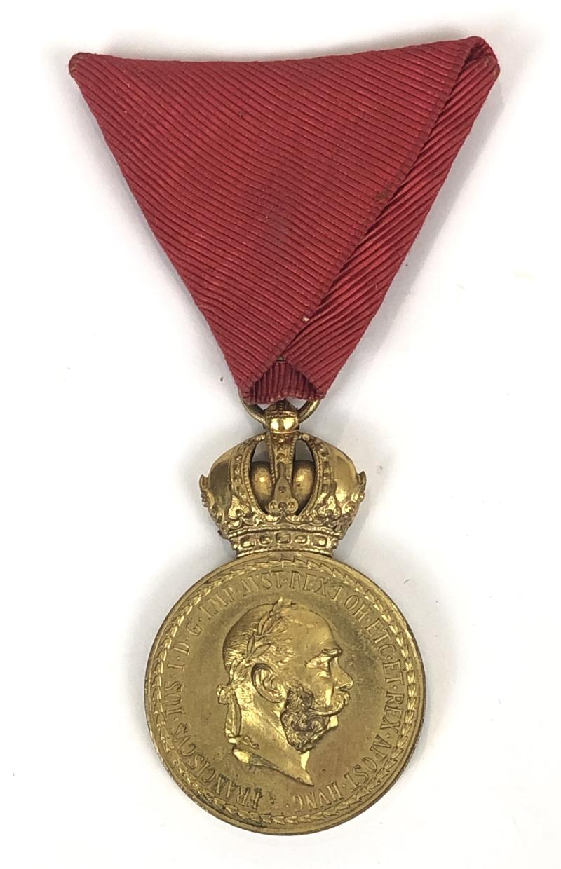 Imperial Austrian Signum Laudis military merit medal in gilt.