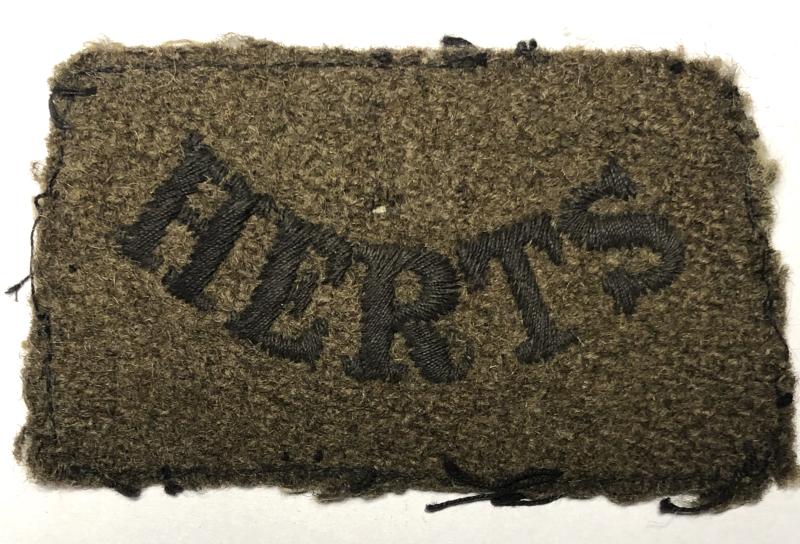 HERTS WW2 Hertfordshire Regiment shoulder title.