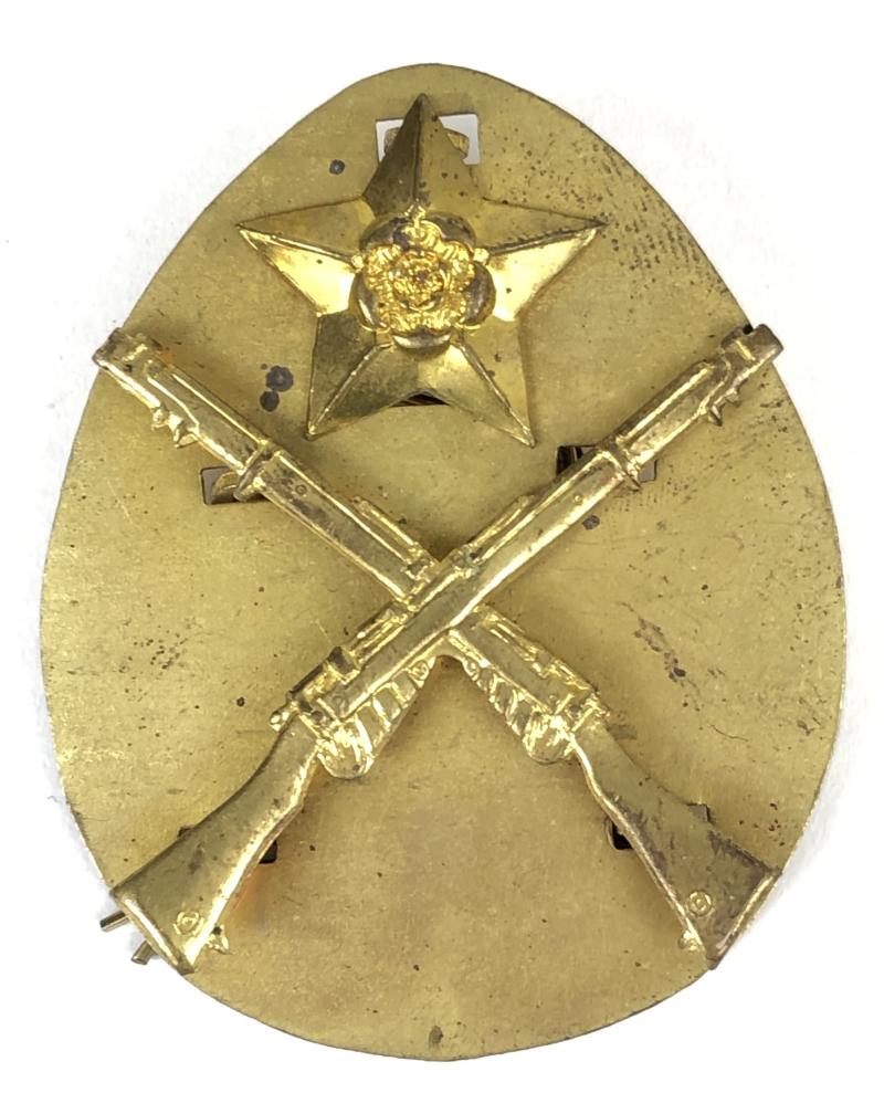 Starred musketry prize sleeve badge.