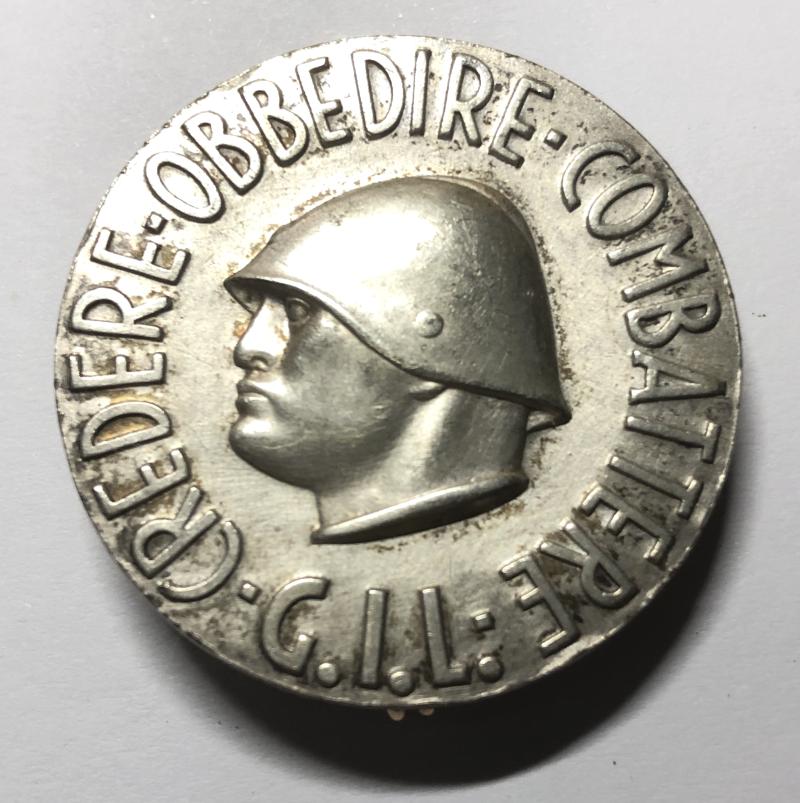 Italion Fascist Youth Credere Obbedire Combattere G.I.L. badge.