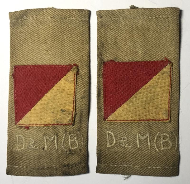 Royal Armoured Corps (RAC) D & M (B) pair of epaulette slides.