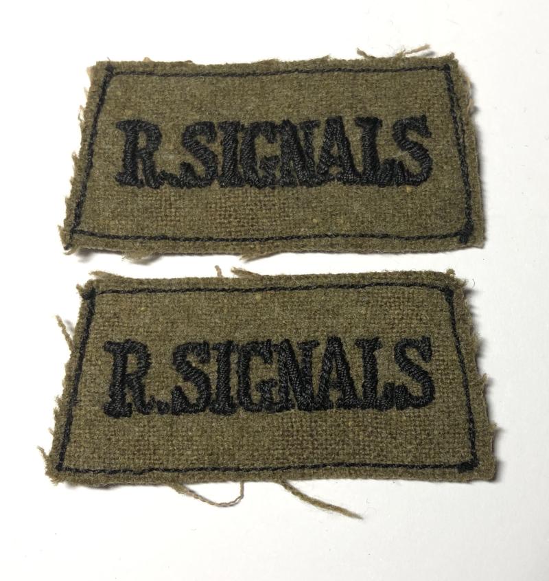 R. SIGNALS pair of   WW2 slip-on shoulder titles.