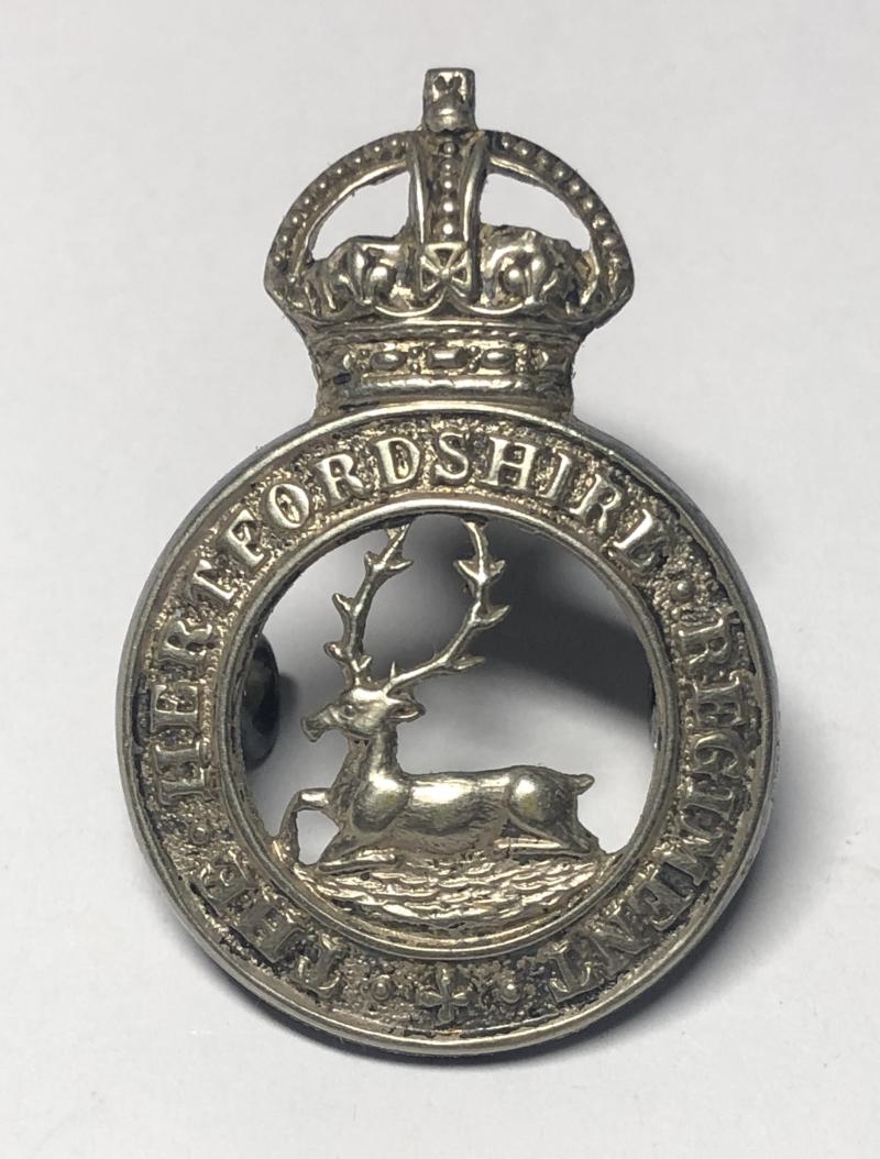 Hertfordshire Regiment Officer's cap badge.