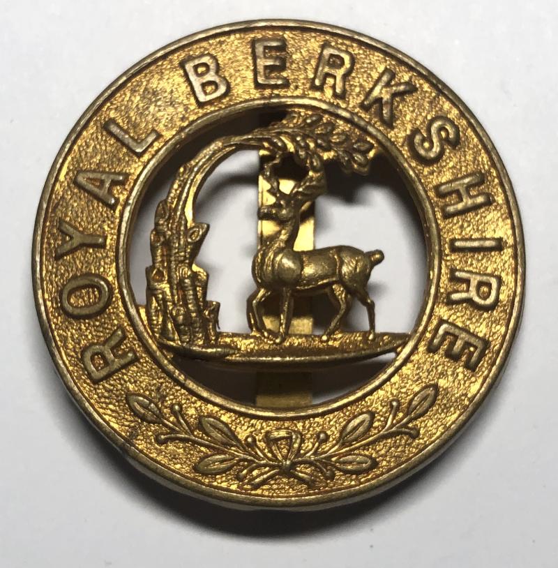 Royal Berkshire Regiment pagri badge.