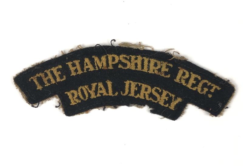THE HAMPSHIRE REGT / ROYAL JERSEY WW2 shoulder title.