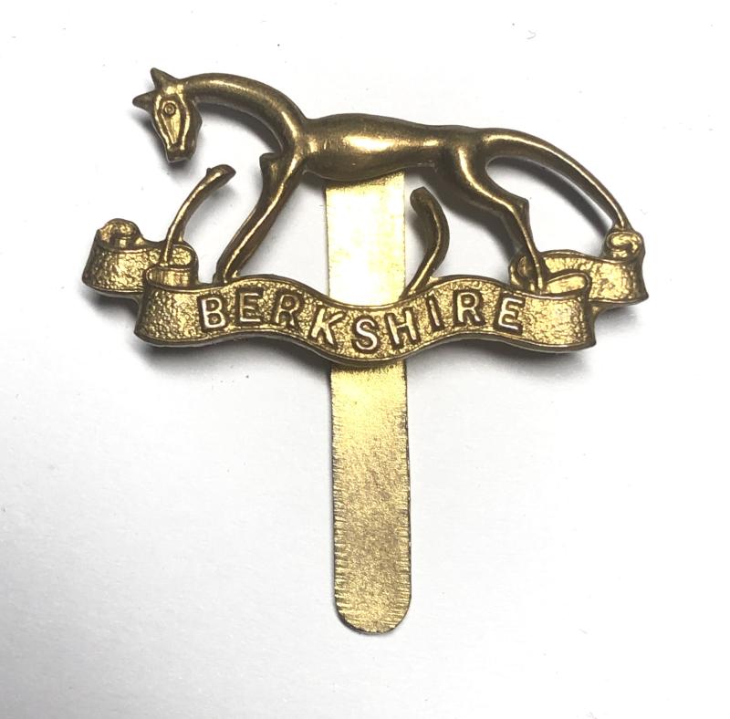 Berkshire Yeomanry beret badge.