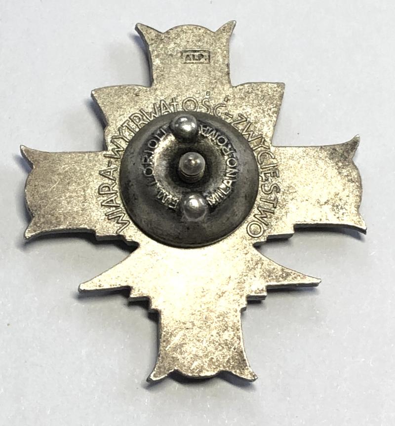 WW2 Polish Army 3rd Carpathian Rifle Division breast badge.