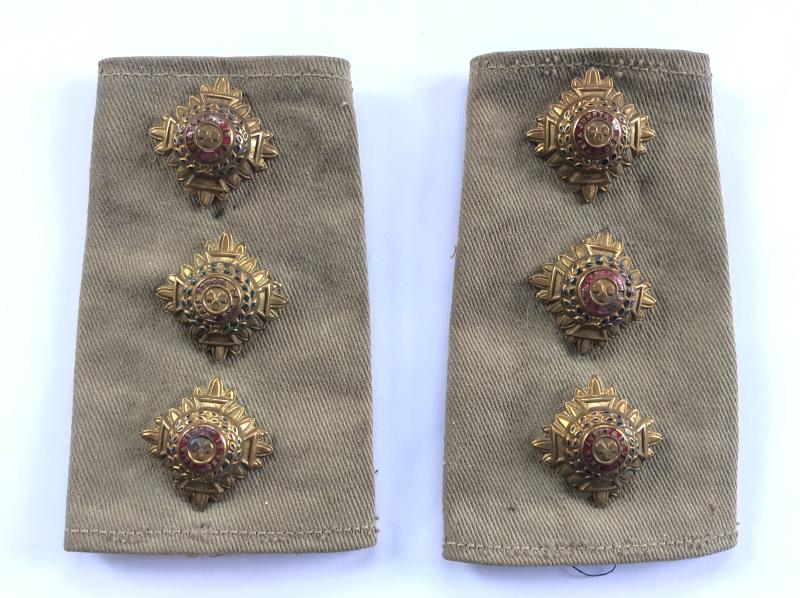 WW2 pair of Captain's rank slides.