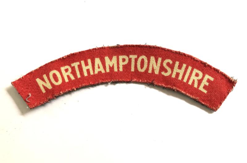 NORTHAMPTONSHIRE WW2 printed infantry shoulder title.