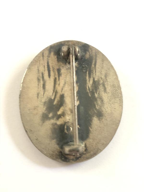 German Third Reich WW2 silver wound badge by Klein and Quenzer, Idar Oberstein).