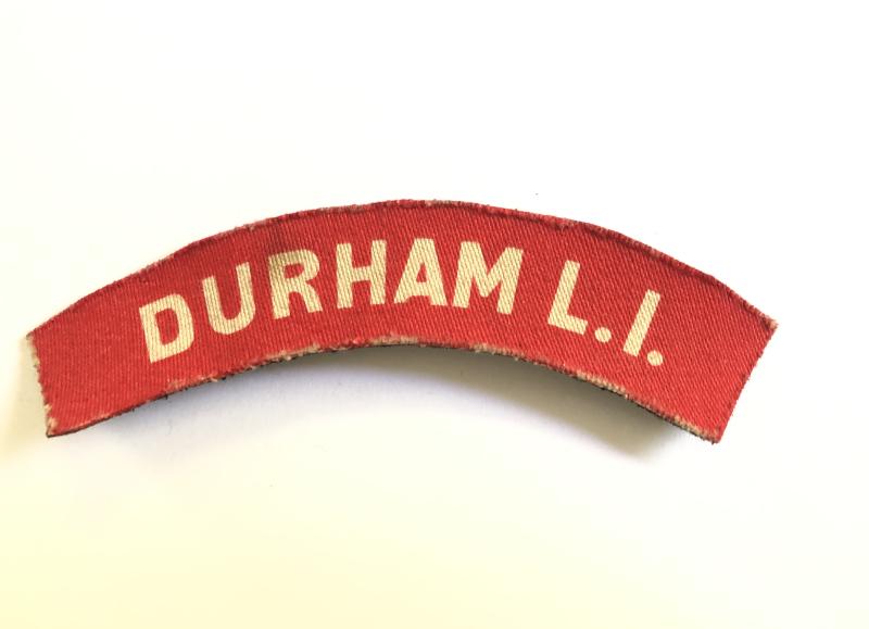 DURHAM L.I. WW2 printed shoulder title c. 1943-45.
