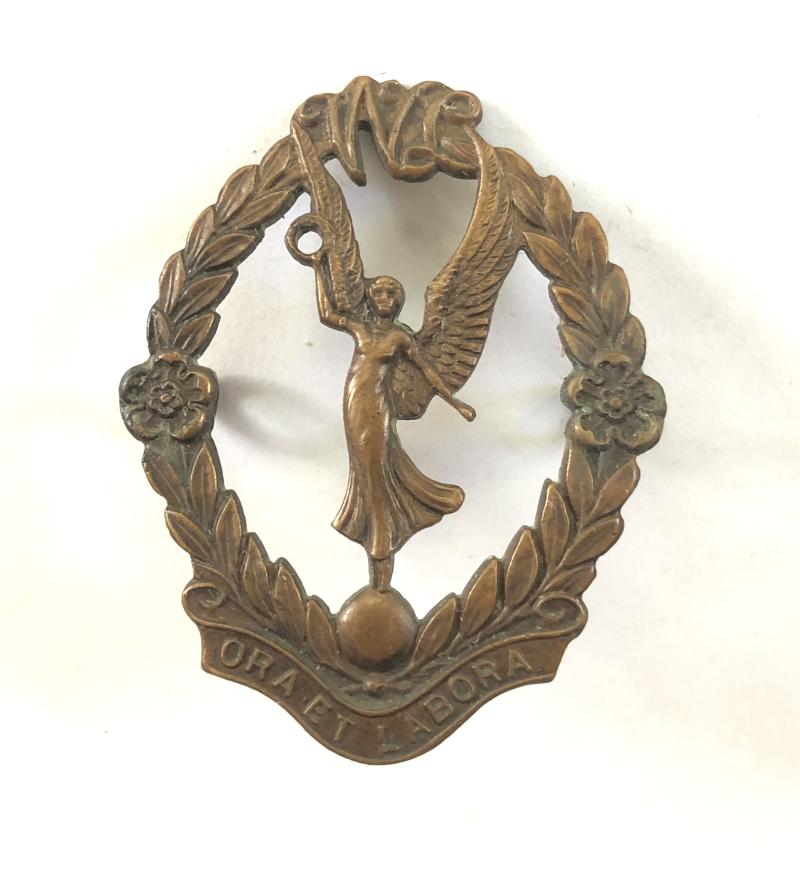 Womens Legion 2nd type post 1934 WW2 bronze cap badge.