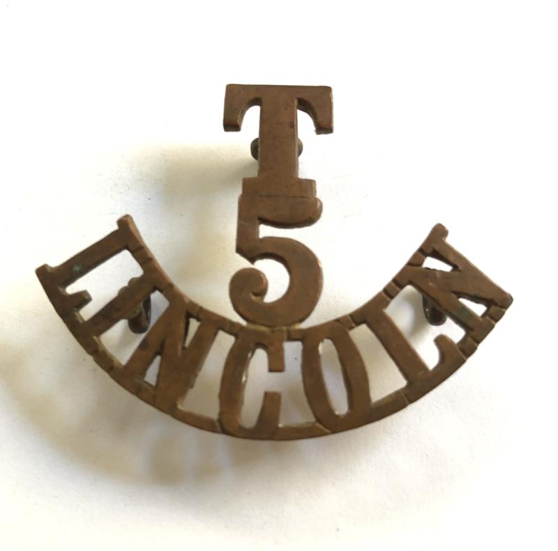T / 5 / LINCOLN WW1 brass shoulder title c.1908-21.